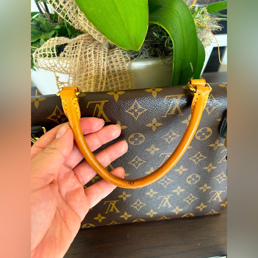 Louis Vuitton
Marignan Handbag Monogram Canvas with Leather $1600 - Picture 10 of 16